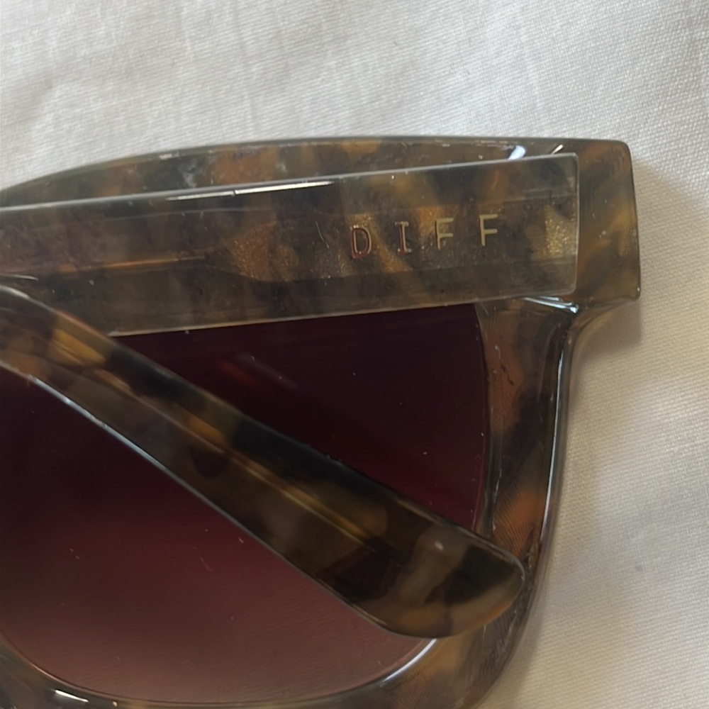 Diff Sunglasses - image 3